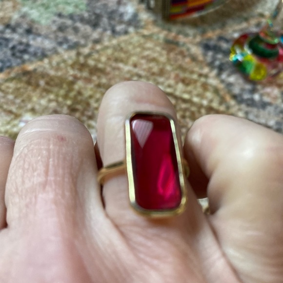 Red rectangular ring. - Picture 4 of 6